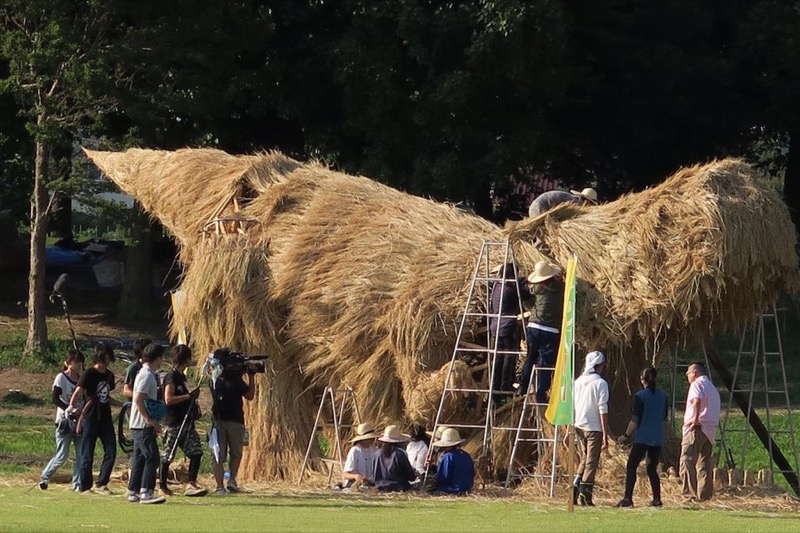 Illustration for article titled Straw Dinosaurs Appear in Japanese Fields, Try To Eat Humans